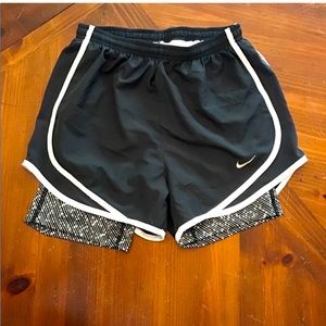 This super cute pair of Nike shorts are in great condition.